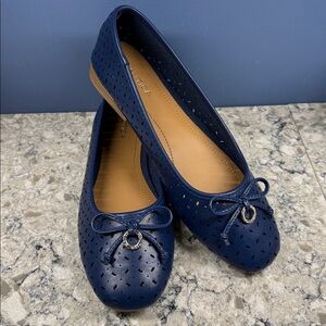 Nautica blue flats, cute details, size 8 M